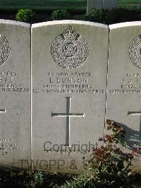 Cite Bonjean Military Cemetery Armentieres - Dunton, L