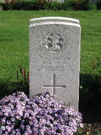 Cite Bonjean Military Cemetery Armentieres - Earl, W T