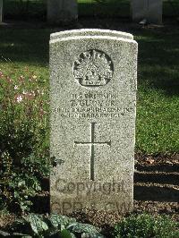 Cite Bonjean Military Cemetery Armentieres - Glover, Thomas