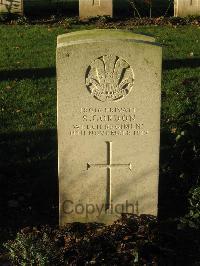 Cite Bonjean Military Cemetery Armentieres - Gordon, S