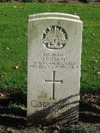 Cite Bonjean Military Cemetery Armentieres - Grant, John Percival