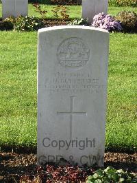 Cite Bonjean Military Cemetery Armentieres - Gutteridge, E H