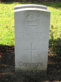 Cite Bonjean Military Cemetery Armentieres - Henshaw, B