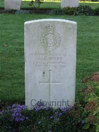 Cite Bonjean Military Cemetery Armentieres - Hicks, W G