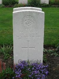 Cite Bonjean Military Cemetery Armentieres - Higgins, James