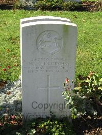 Cite Bonjean Military Cemetery Armentieres - Higginson, W J