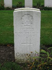 Cite Bonjean Military Cemetery Armentieres - Hollow, James