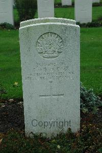 Cite Bonjean Military Cemetery Armentieres - Hooper, George William Burnett