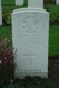 Cite Bonjean Military Cemetery Armentieres - Hunt, E A