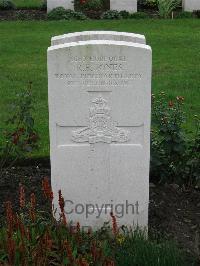 Cite Bonjean Military Cemetery Armentieres - Jones, R E