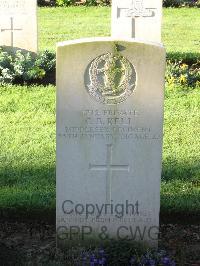 Cite Bonjean Military Cemetery Armentieres - Kell, C B