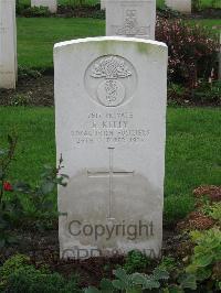 Cite Bonjean Military Cemetery Armentieres - Kelly, E