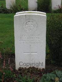 Cite Bonjean Military Cemetery Armentieres - Lambton, R