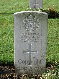 Cite Bonjean Military Cemetery Armentieres - Lancaster, John