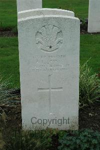 Cite Bonjean Military Cemetery Armentieres - Lewis, A L