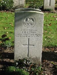 Cite Bonjean Military Cemetery Armentieres - Lewis, E E