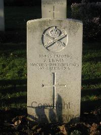 Cite Bonjean Military Cemetery Armentieres - Lewis, S