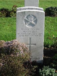 Cite Bonjean Military Cemetery Armentieres - Livsey, H