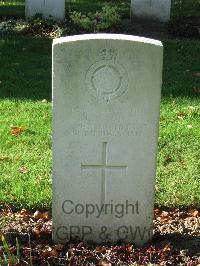 Cite Bonjean Military Cemetery Armentieres - Manix, J