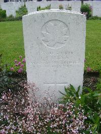 Cite Bonjean Military Cemetery Armentieres - Mann, C S