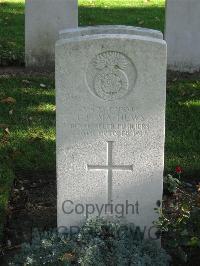 Cite Bonjean Military Cemetery Armentieres - Mathews, G H