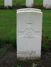 Cite Bonjean Military Cemetery Armentieres - Moorhouse, J A