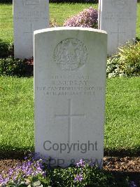 Cite Bonjean Military Cemetery Armentieres - Murray, R