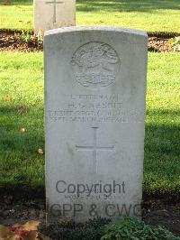 Cite Bonjean Military Cemetery Armentieres - Nesbit, H G