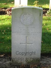 Cite Bonjean Military Cemetery Armentieres - Oliver, T