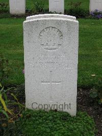 Cite Bonjean Military Cemetery Armentieres - Osborn, Frederick George William