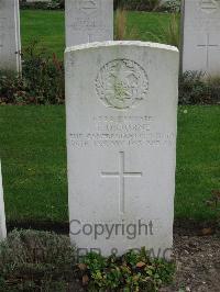 Cite Bonjean Military Cemetery Armentieres - Osborne, T