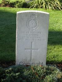 Cite Bonjean Military Cemetery Armentieres - Owen, Thomas