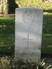 Cite Bonjean Military Cemetery Armentieres - Owen, T