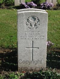 Cite Bonjean Military Cemetery Armentieres - Parker, E