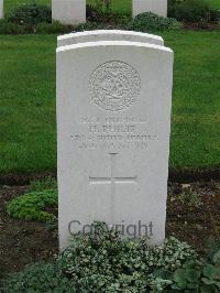 Cite Bonjean Military Cemetery Armentieres - Philip, H