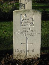 Cite Bonjean Military Cemetery Armentieres - Reynolds, V E