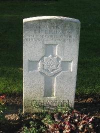 Cite Bonjean Military Cemetery Armentieres - Richards, Thomas Henry