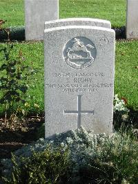 Cite Bonjean Military Cemetery Armentieres - Rigby, T