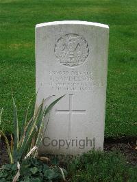 Cite Bonjean Military Cemetery Armentieres - Sanderson, T