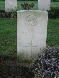 Cite Bonjean Military Cemetery Armentieres - Sanderson, V