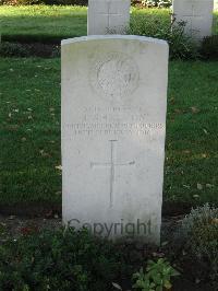 Cite Bonjean Military Cemetery Armentieres - Shelton, J