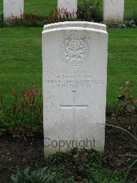 Cite Bonjean Military Cemetery Armentieres - Skidmore, H