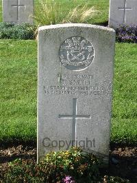 Cite Bonjean Military Cemetery Armentieres - Smith, J