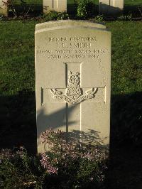 Cite Bonjean Military Cemetery Armentieres - Smith, J E