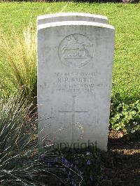 Cite Bonjean Military Cemetery Armentieres - Smith, R P