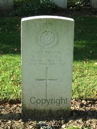 Cite Bonjean Military Cemetery Armentieres - Spittle, Reginald George