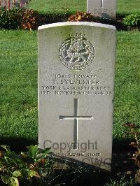 Cite Bonjean Military Cemetery Armentieres - Sylvester, T