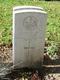 Cite Bonjean Military Cemetery Armentieres - Taylor, F