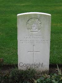 Cite Bonjean Military Cemetery Armentieres - Taylor, James Edward Sydney