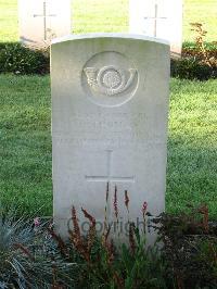 Cite Bonjean Military Cemetery Armentieres - Thomas, H